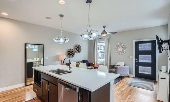 Jefferson Park House | Modern Jefferson Park Duplex! Minutes to Downtown, Aquarium, Lohi and Highlands