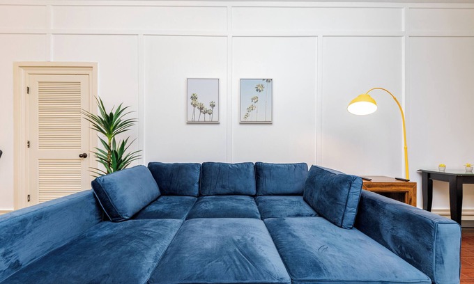 Dune Allen Beach Apartment | Modern King bed Haven/Free parking, Pool, Balcony
