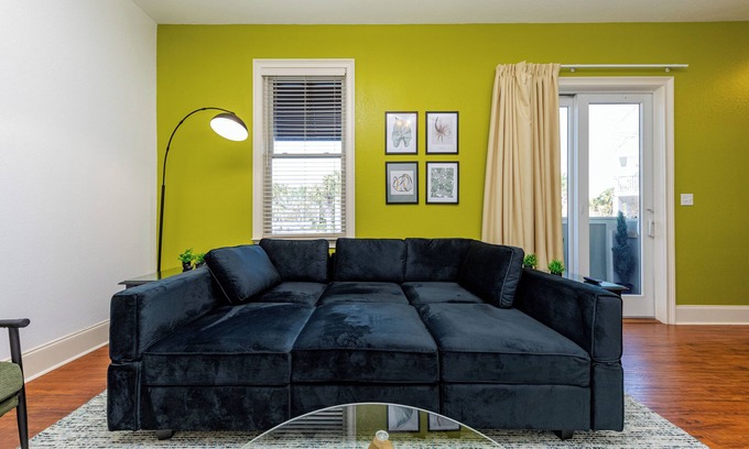 Dune Allen Beach Apartment | Modern King bed Haven/Free parking, Pool, Balcony
