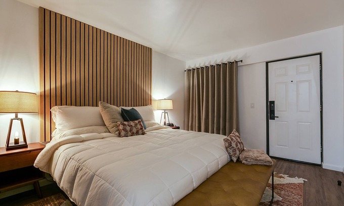 San Angelo Hotel | Modern King Room with Plush Bedding – Perfect for Business or Leisure Stays!