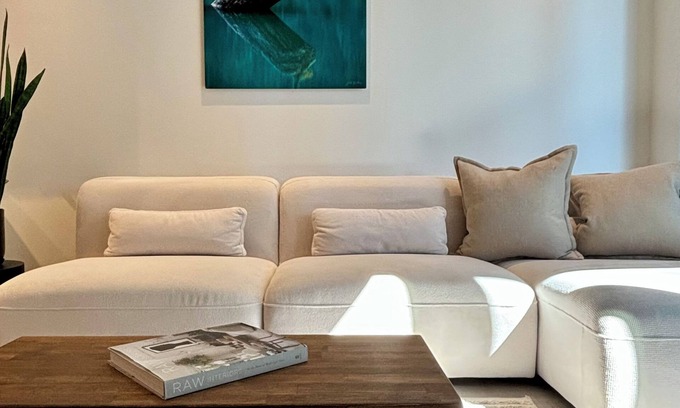 Wellington Place Condo | Modern King West Condo | Central + Free Parking