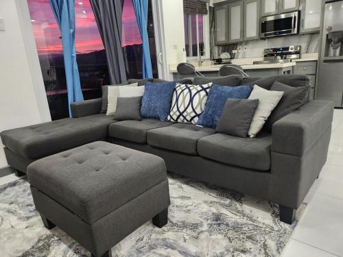 Eastwood Park Apartment | Modern Kingston Condo with Rooftop Pool and View