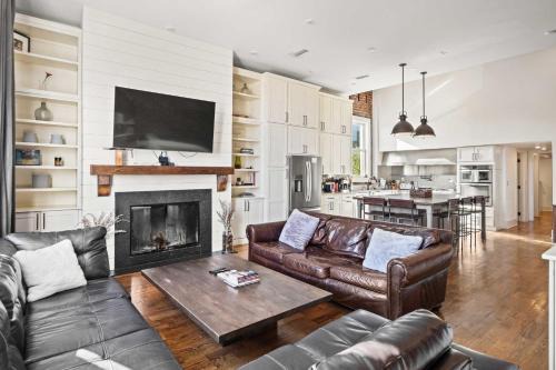 Old City Apartment | Modern Knoxville Gem Near Campus and Eateries!