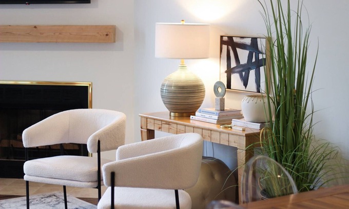 Huddleston Condo | Modern Lake Front Condo | Renovated Professionally | Amenities