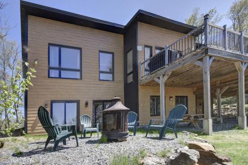 Chertsey Ski Chalet | Modern Lakefront Chalet Private Jacuzzi Dock