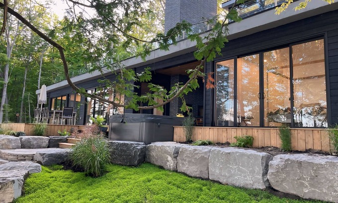Selwyn Cottage | Modern Lakefront Gem on Clear Lake