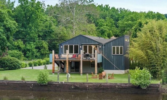 Saugerties House | Modern Lakefront Retreat