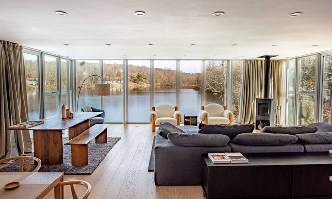 Holmes House | Modern Lakehouse in Hudson Valley