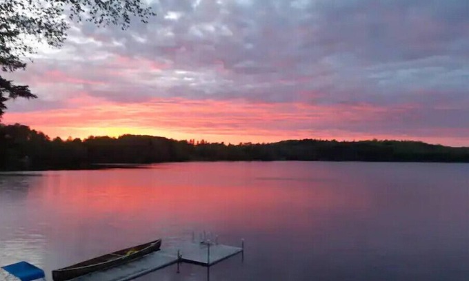 South River Cabin | Modern lakeside Cabin with Family Amentities