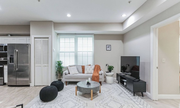 Chinatown Apartment | Modern large 2-bedroom apartment in Central Philadelphia!