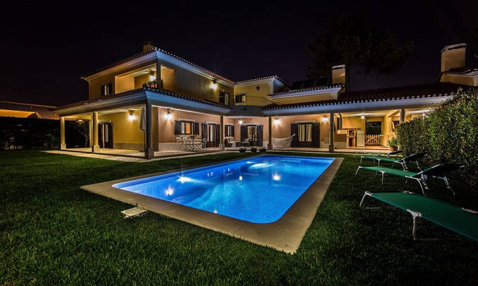 Sao Simao Villa | Modern, large and beautiful villa with pool/garden in Azeitão south of Lisbon.