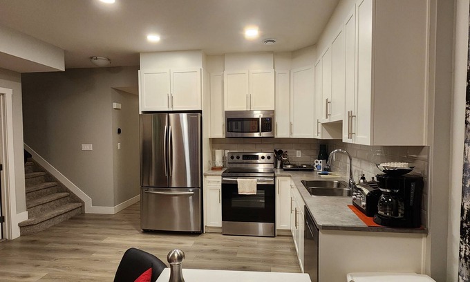 Southeast Edmonton House | Modern Legal suite near Airport, Hospital, South common, Henday, 91 St, Town Ctr