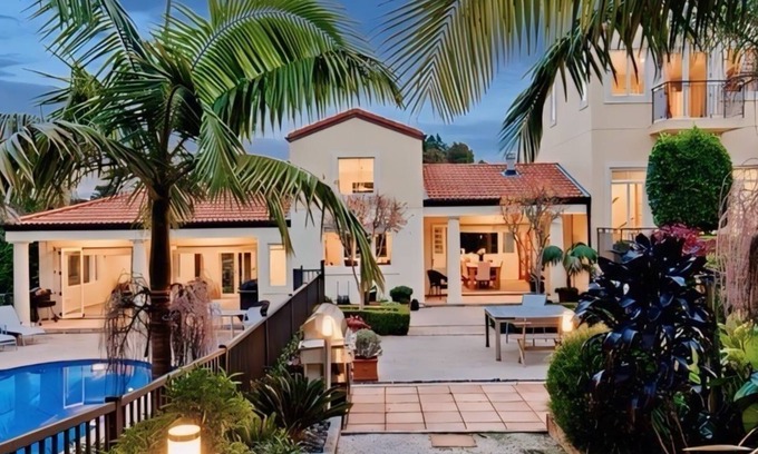 Greenhithe Villa | Modern Lifestyle Retreat With Stunning City View