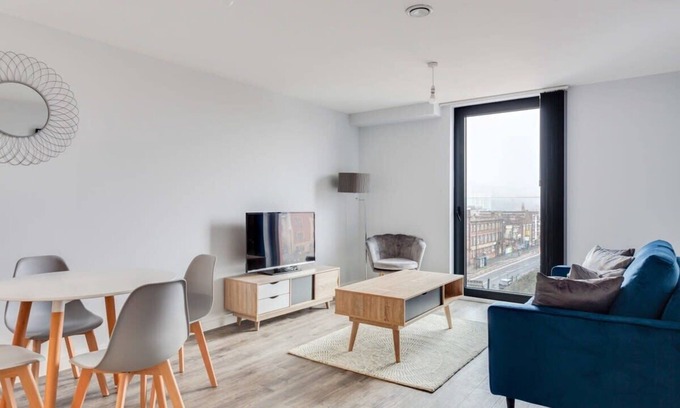 Bordesley Apartment | Modern & Light 2 Bed Flat in Central Birmingham