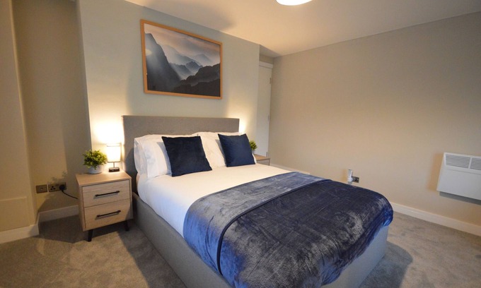 Everton Apartment | Modern Liverpool City-Center Flat with Parking