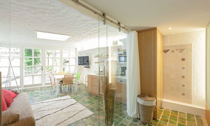 Stade Apartment | Modern living in a historic townhouse