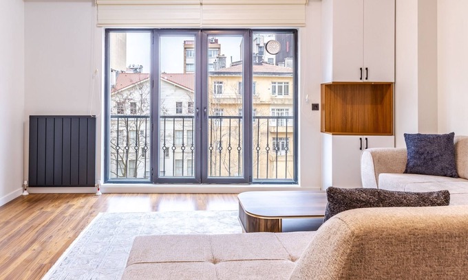 Osmanbey Apartment | Modern Living in Nisantasi & City's Mall