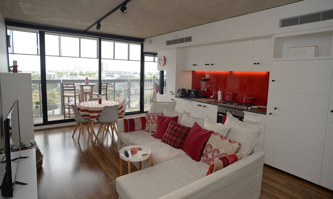 Southbank Apartment | Modern Living in the Heart of the Arts District and Close to the CBD