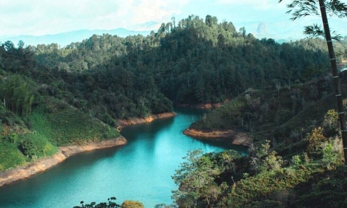 El Penol Cabin | Modern Loft Cabin With Kitchen, Jacuzzi and Lake