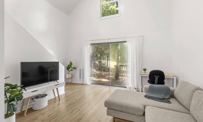 Greater Valley Brook House | Modern Loft Carriage House