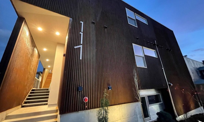 White Salmon Apartment | Modern loft downtown White Salmon #01