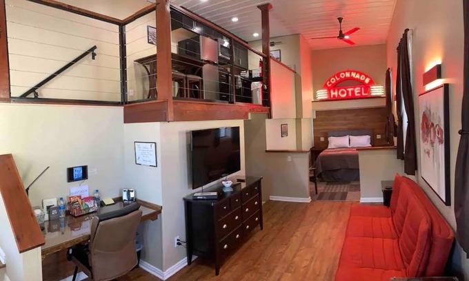 Eureka Apartment | Modern Loft @ historic Colonnade Hotel