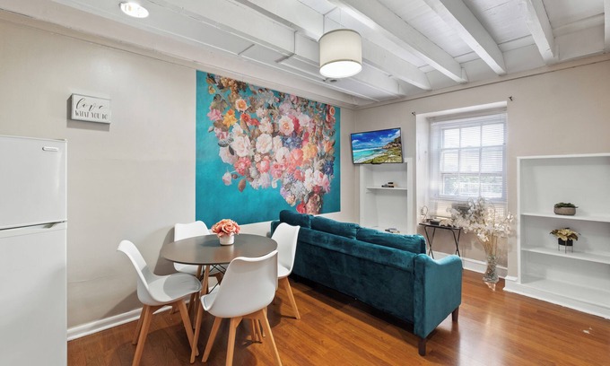 Washington Square West Apartment | Modern Loft in Center City