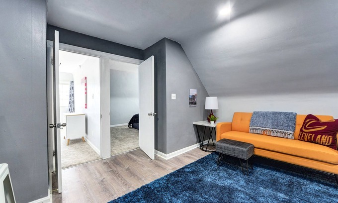 Shaker Heights Apartment | Modern Loft in Safe Neighborhood ~ Near Cleveland Clinic ~ Long Stays OK