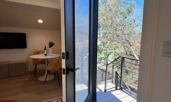 Hyde Park Apartment | Modern Loft, Kitchenette | The Encanto by Portoro