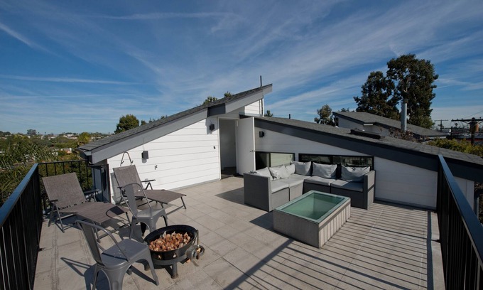 Venice Apartment | Modern Loft Rooftop Deck Venice Beach for 2