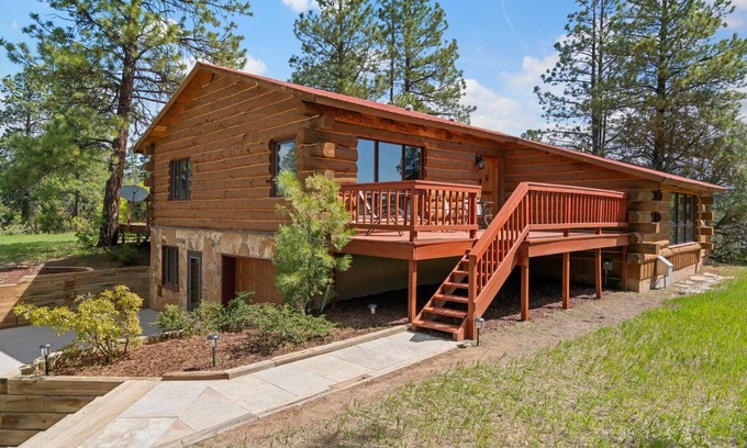 Durango Cabin | Modern Log Cabin, Great Deck, 10 min from Durango!