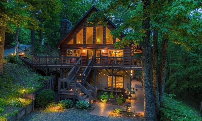 Todd Cabin | Modern Log Cabin with all the Amenities