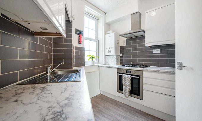 Golborne Apartment | Modern London stay near Nothing Hill