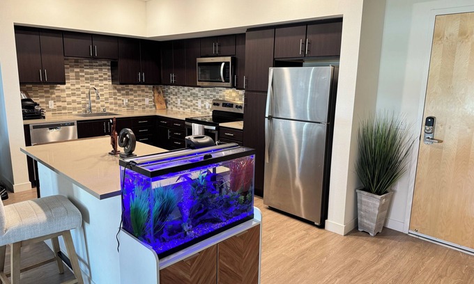 Central San Mateo Apartment | Modern Lux 1-Bedroom Chock-Full of Amenities. Caltrain & SFO < 10mins