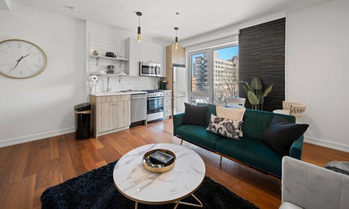 Uptown Condo | Modern Lux | Uptown Chicago! Steps to Aragon+Metro