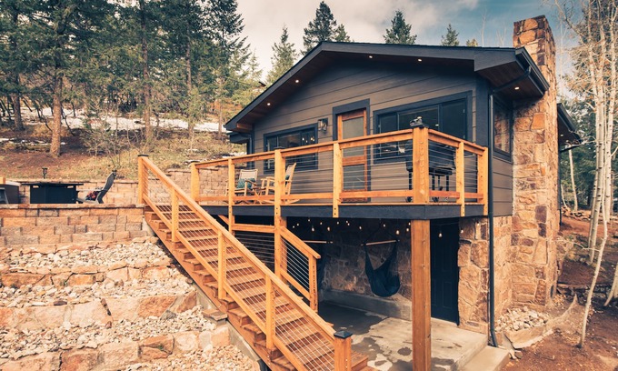 Cascade-Chipita Park House | ☆Modern Luxury Cabin - Hot Tub✔ Hiking✔ Hammocks✔☆