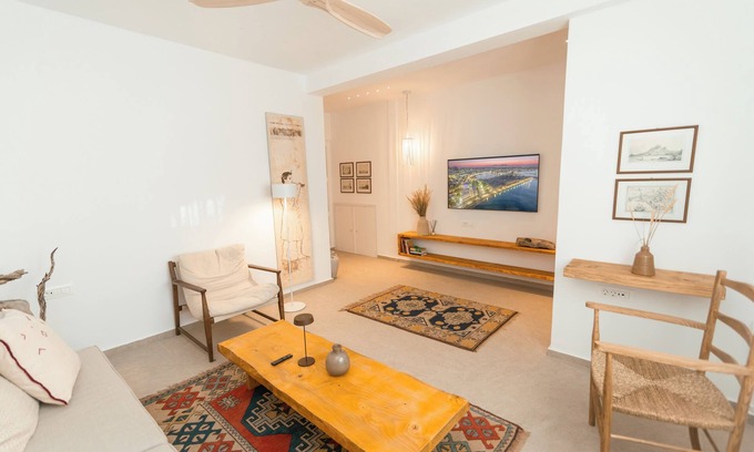 Kos Apartment | Modern LuxArt Apt 5' from Kos DΤ & beach. Ideal for couples.