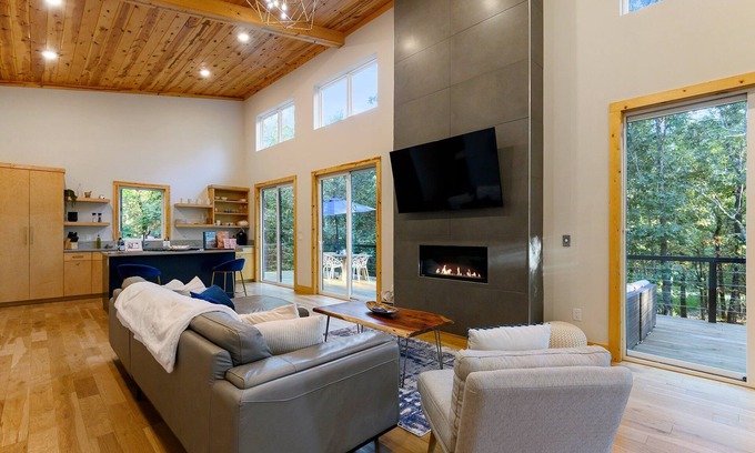 Hochatown Cabin | Modern Luxe Cabin | Hot Tub | Pet-Friendly Stay