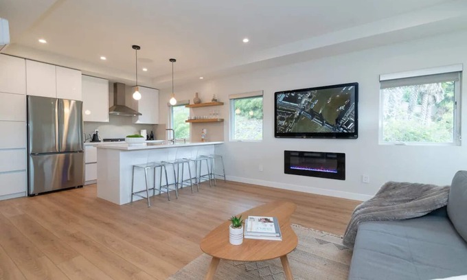 Bay Ho Apartment | Modern Luxe Escape! Heart of San Diego
