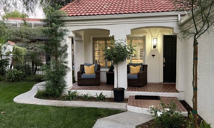Valencia House | Modern Luxe Retreat !