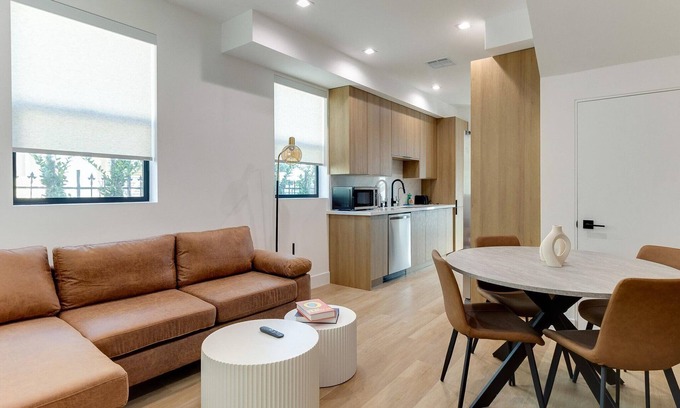 Los Angeles House | Modern Luxe Retreat Two-Bedroom