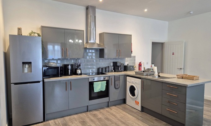 Fenny Stratford Apartment | Modern Luxurious 2 Bedroom Apartment with Balcony on High Street!
