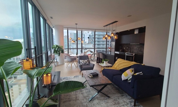 Fashion District Condo | Modern Luxurious Condo in Downtown