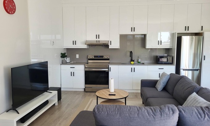 Abbotsford Apartment | Modern, Luxurious, Spacious and Clean.