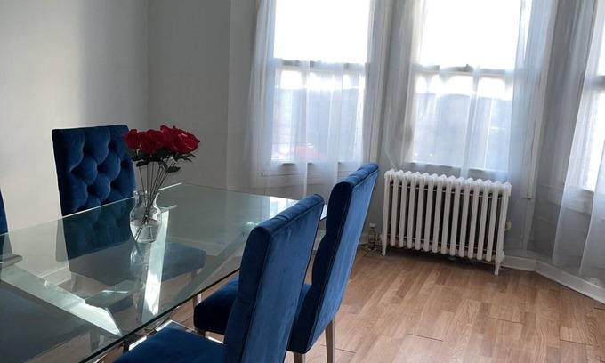 Flatbush Villa | Modern Luxury 2 Bedroom Villa FREE PARKING
