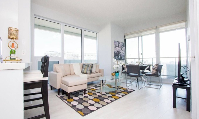 Mount Pleasant West Apartment | Modern Luxury 2 Bedroom Condo Steps from TTC