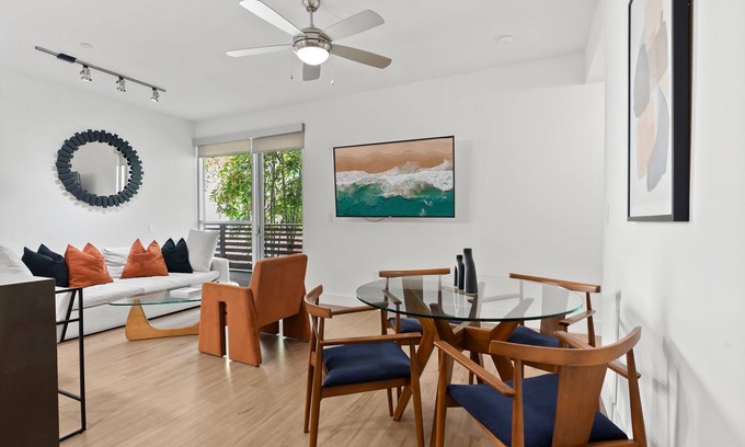 Pico Apartment | Modern Luxury 2BR in the Heart of Santa Monica – Walk to Beach, Dining & More