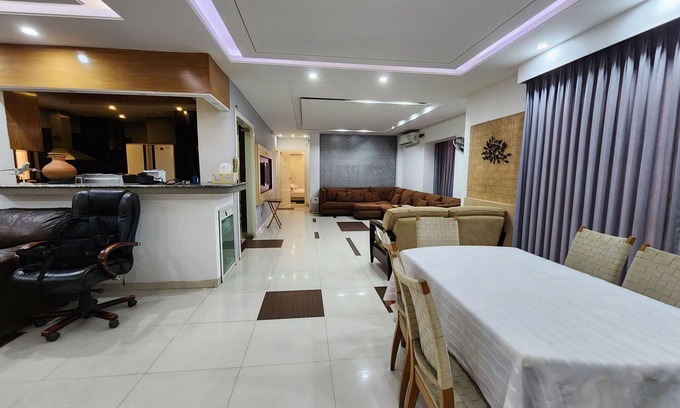 Banani Apartment | Modern Luxury 3-Bed 3-Bath Banani Apt - Parking Laundry Washer Dryer Dishwasher