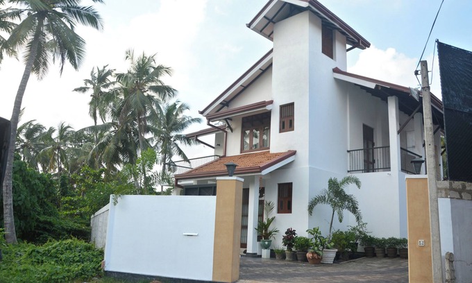Dalupotha Villa | Modern Luxury 3 Bedroom Villa for Rent in Negombo Sri Lanka