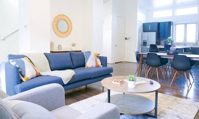 Cedars House | Modern Luxury 3BR Townhome 5 Min From DT Dallas